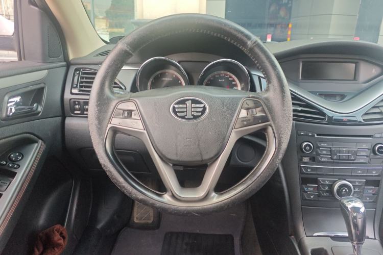 Used Bestune B70 2014 2.0L automatic luxury version Steering Wheel