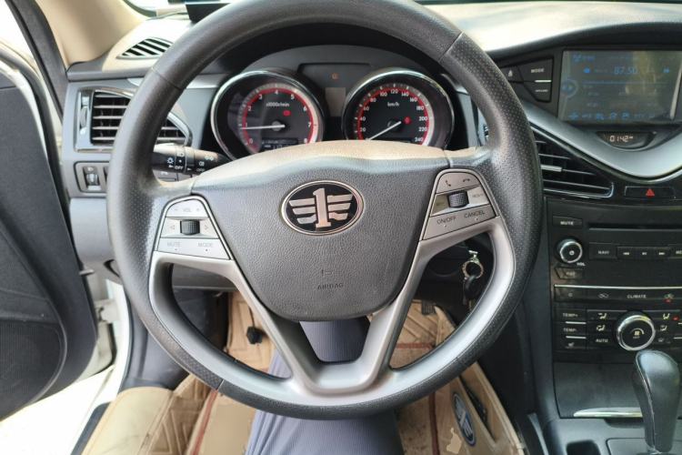 Used Bestune B70 2014 2.0L automatic luxury version Steering Wheel