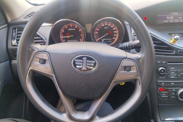 Used Bestune B70 2014 2.0L automatic comfort version Steering Wheel