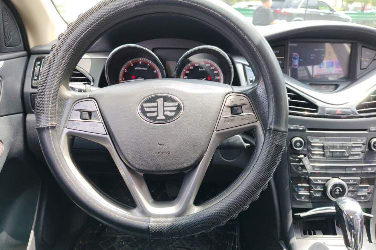 Used Bestune B70 2014 2.0L automatic luxury version Steering Wheel