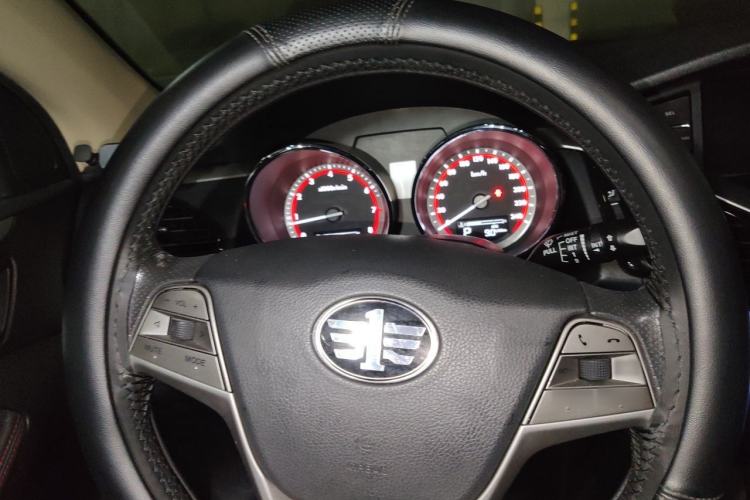 Used Bestune B70 2014 2.0L automatic luxury version Steering Wheel