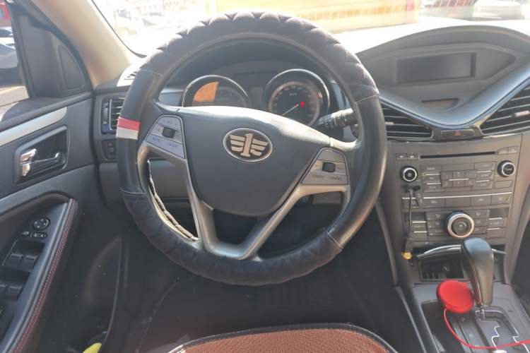 Used Bestune B70 2014 2.0L automatic comfort version Steering Wheel