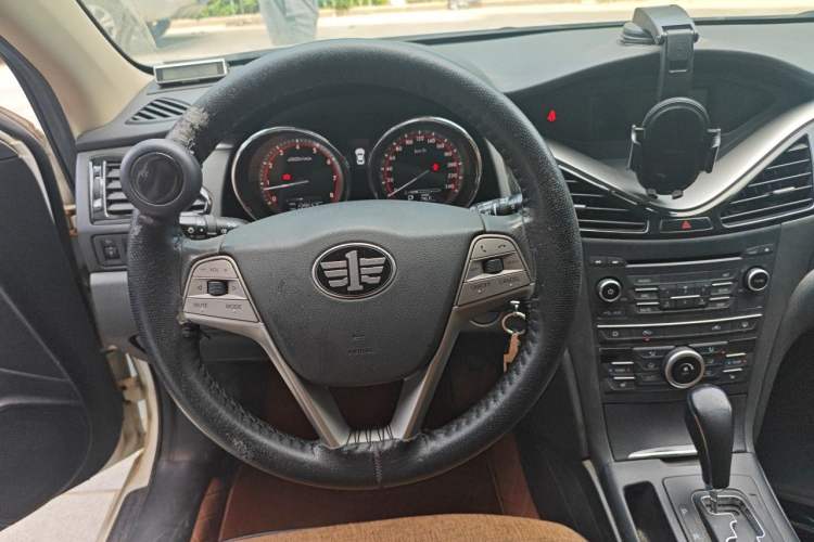 Used Bestune B70 2014 2.0L automatic luxury version Steering Wheel
