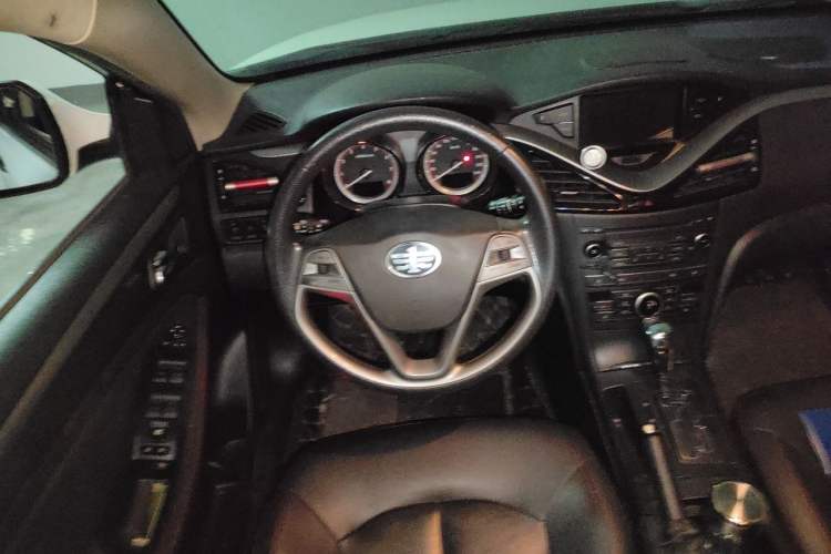 Used Bestune B70 2014 2.0L automatic luxury version Steering Wheel