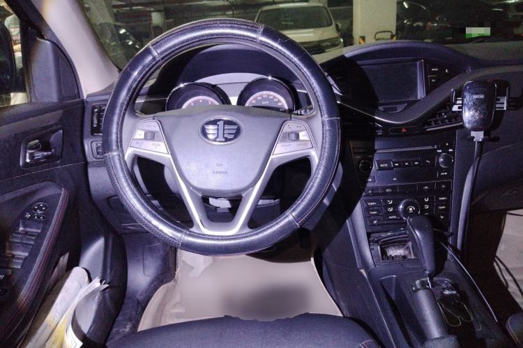 Used Bestune B70 2014 2.0L automatic luxury version Steering Wheel