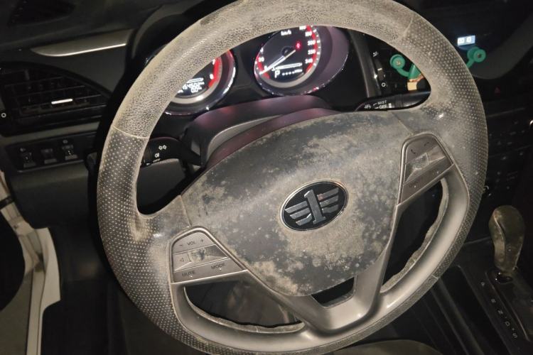 Used Bestune B70 2014 2.0L automatic luxury version Steering Wheel