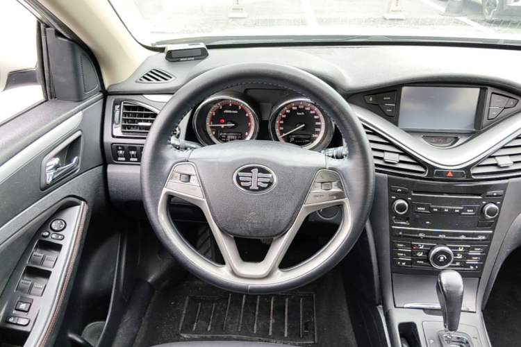 Used Bestune B70 2014 2.0L automatic luxury version Steering Wheel