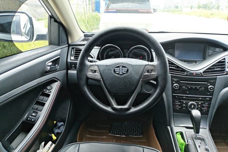 Used Bestune B70 2014 2.0L automatic comfort version Steering Wheel