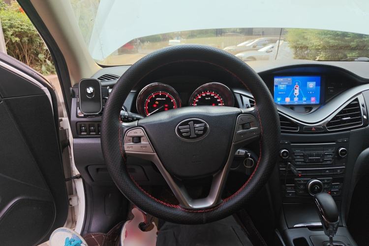 Used Bestune B70 2014 2.0L automatic luxury version Steering Wheel