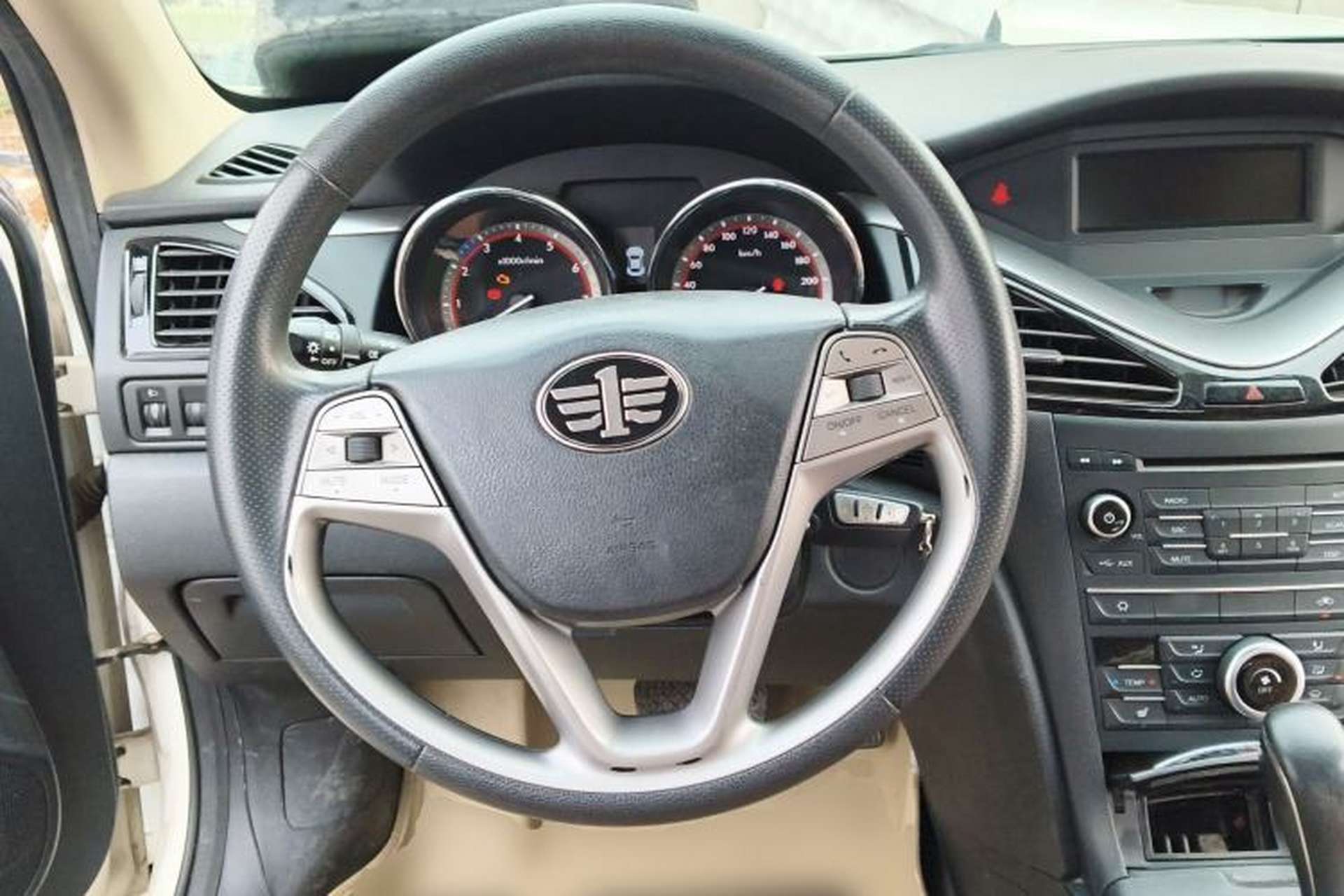 Used Bestune B70 2014 2.0L automatic luxury version Steering Wheel