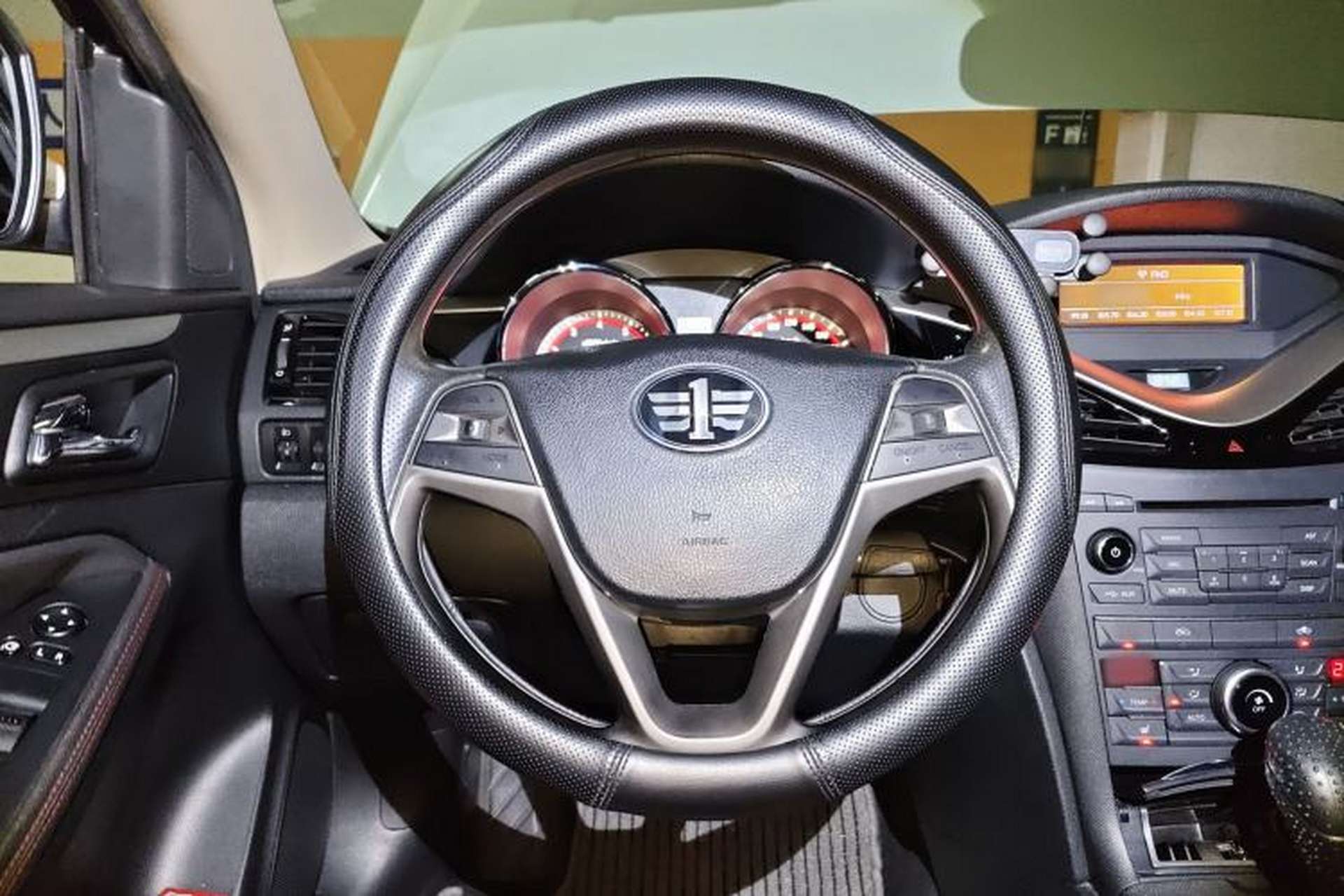 Used Bestune B70 2014 2.0L automatic luxury version Steering Wheel