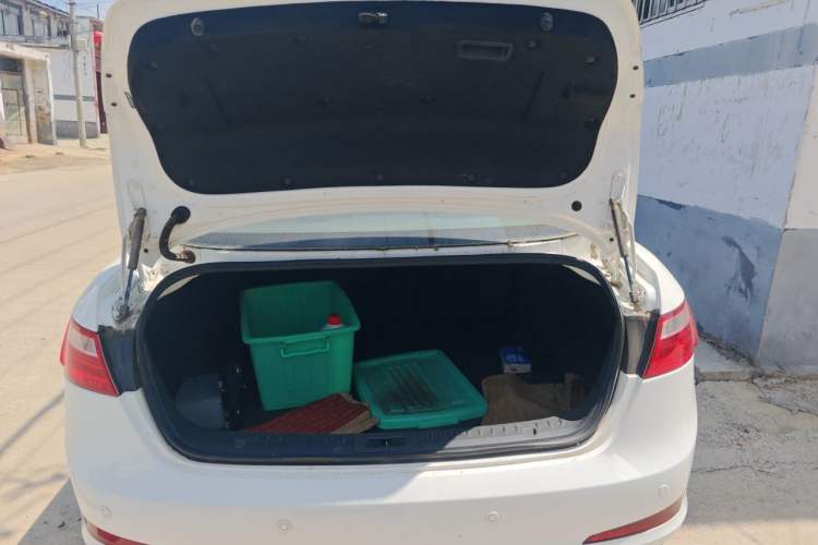 Used Bestune B70 2014 2.0L automatic comfort version Trunk