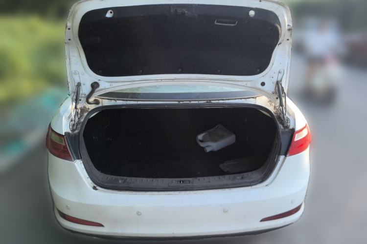 Used Bestune B70 2014 2.0L automatic comfort version Trunk