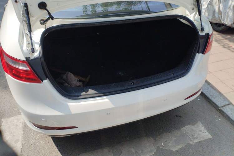 Used Bestune B70 2014 2.0L manual luxury version Trunk