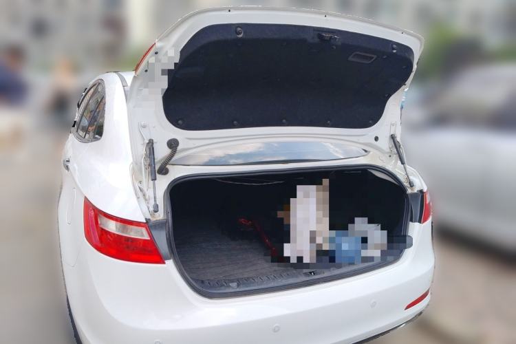 Used Bestune B70 2014 2.0L automatic comfort version Trunk