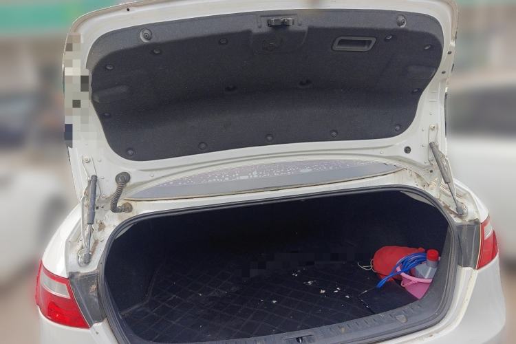 Used Bestune B70 2014 2.0L automatic luxury version Trunk