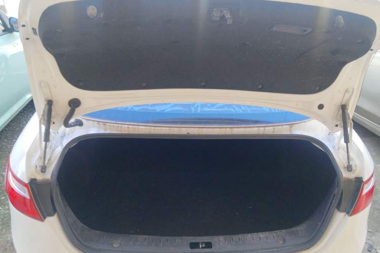 Used Bestune B70 2014 2.0L automatic comfort version Trunk