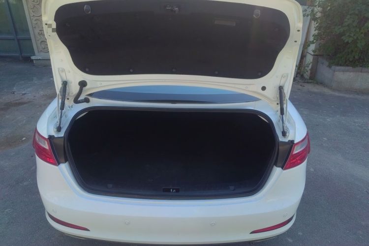 Used Bestune B70 2014 2.0L manual luxury version Trunk