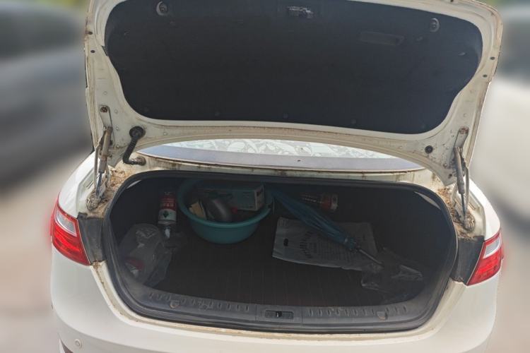 Used Bestune B70 2014 2.0L automatic luxury version Trunk