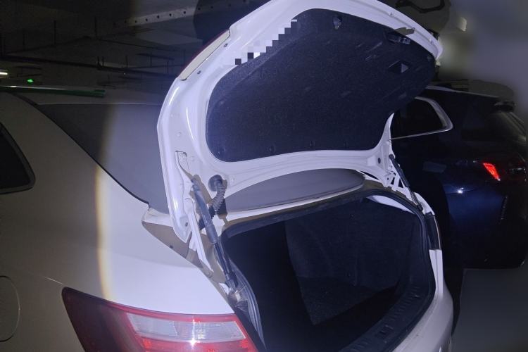 Used Bestune B70 2014 2.0L automatic luxury version Trunk