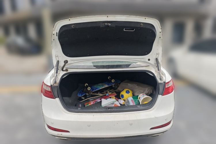 Used Bestune B70 2014 2.0L automatic comfort version Trunk