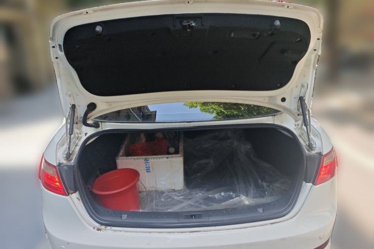 Used Bestune B70 2014 2.0L automatic comfort version Trunk