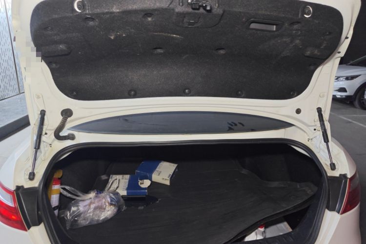 Used Bestune B70 2014 2.0L automatic luxury version Trunk