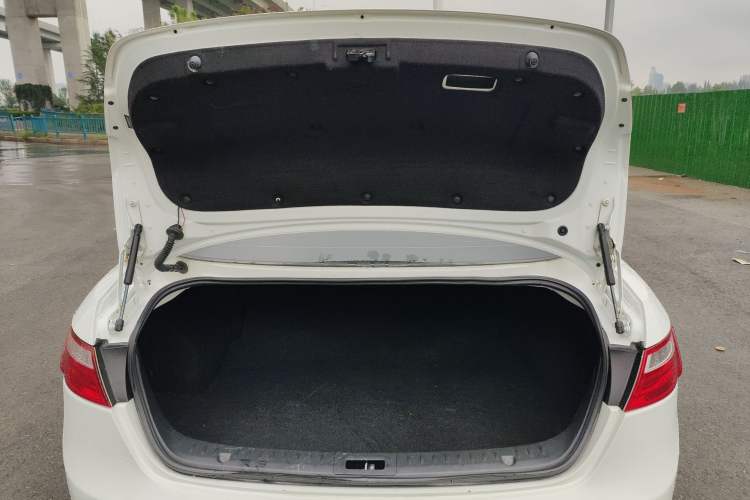 Used Bestune B70 2014 2.0L automatic comfort version Trunk