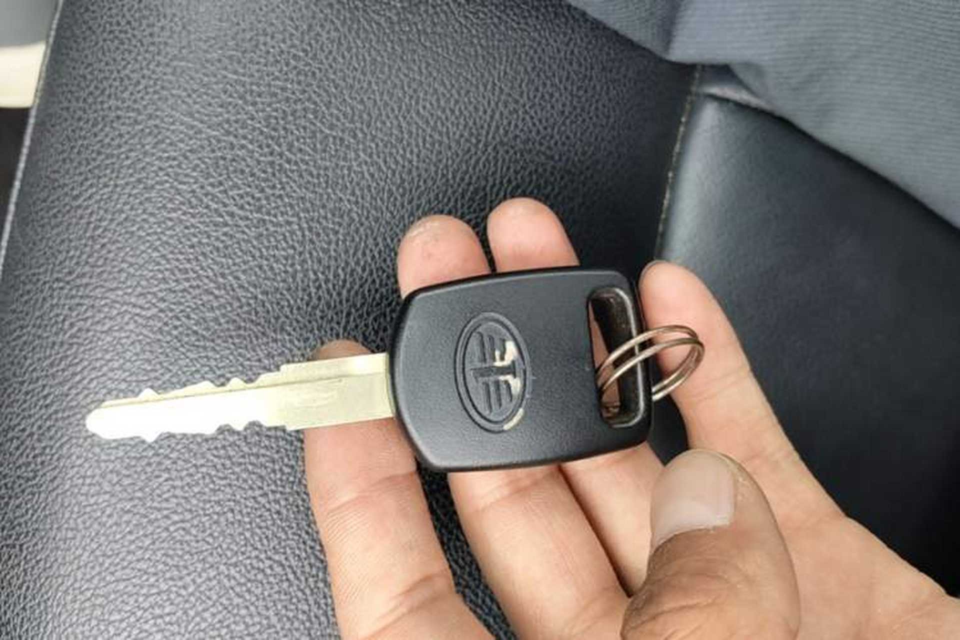 Used Bestune B70 2014 2.0L automatic luxury version Vehicle Key