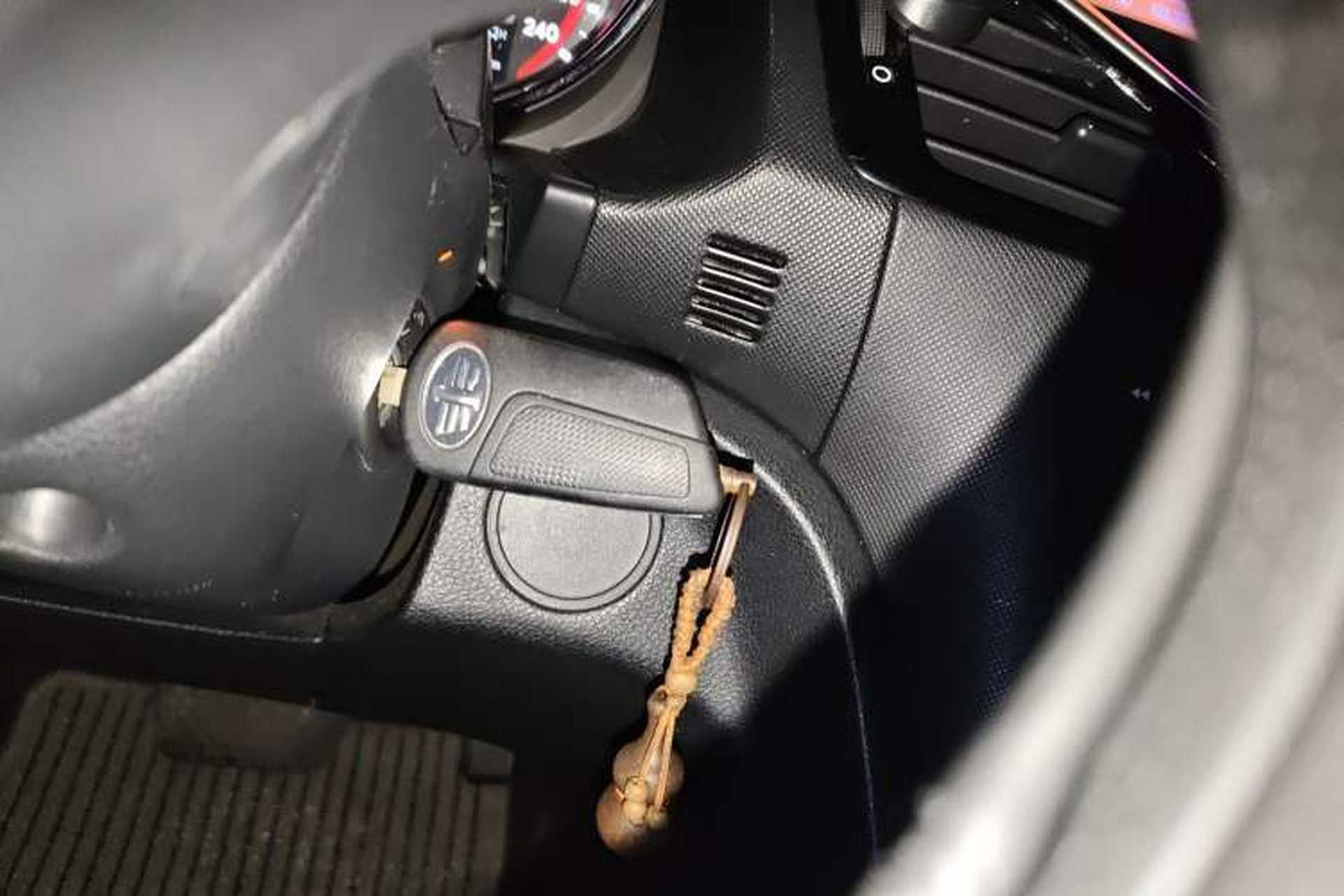 Used Bestune B70 2014 2.0L automatic luxury version Vehicle Key