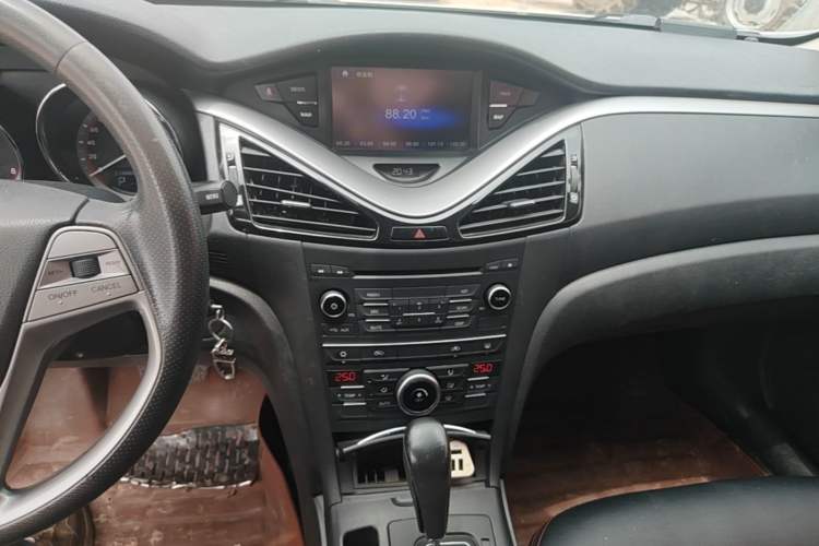 Used Bestune B70 2015 1.8T Automatic Elite Edition Audio And AC Panel