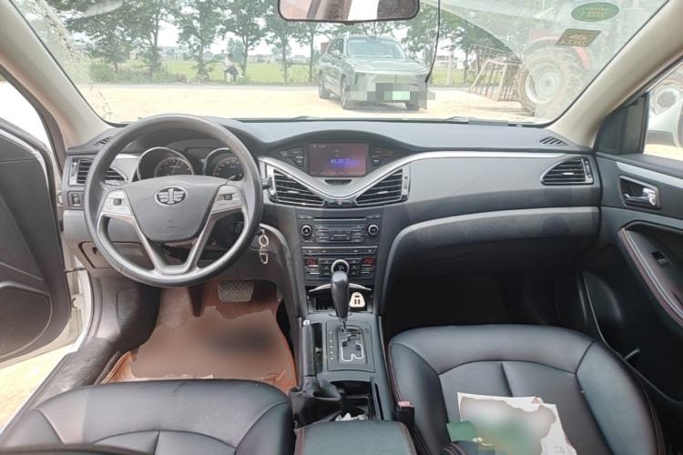 Used Bestune B70 2015 1.8T Automatic Elite Edition Center Console