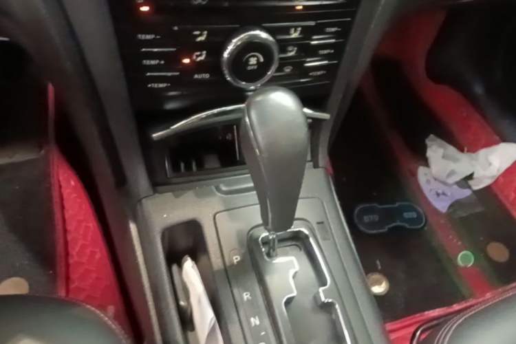 Used Bestune B70 2015 1.8T Automatic Elite Edition Gear Lever