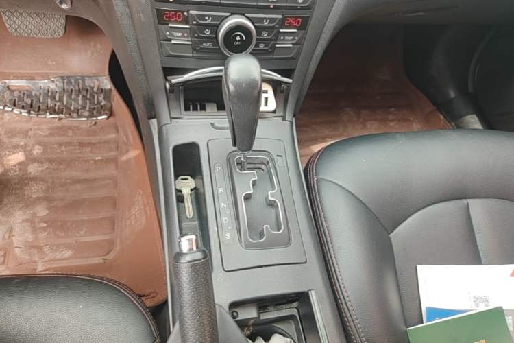 Used Bestune B70 2015 1.8T Automatic Elite Edition Gear Lever