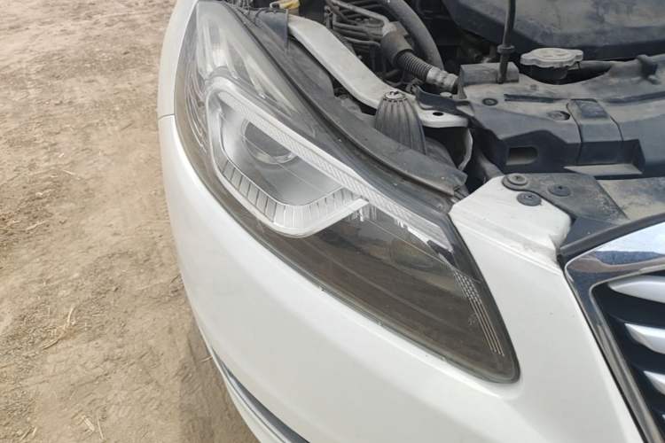 Used Bestune B70 2015 1.8T Automatic Elite Edition Right Front Headlight