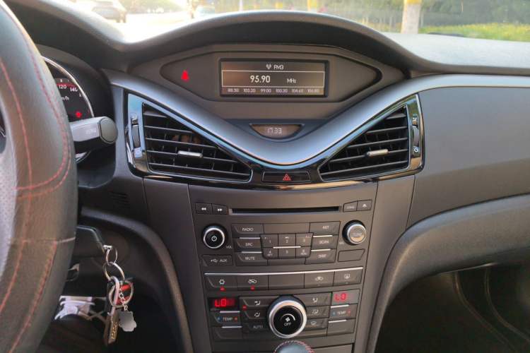 Used Bestune B70 2016 2.0L Automatic 10th Anniversary Edition Audio And AC Panel