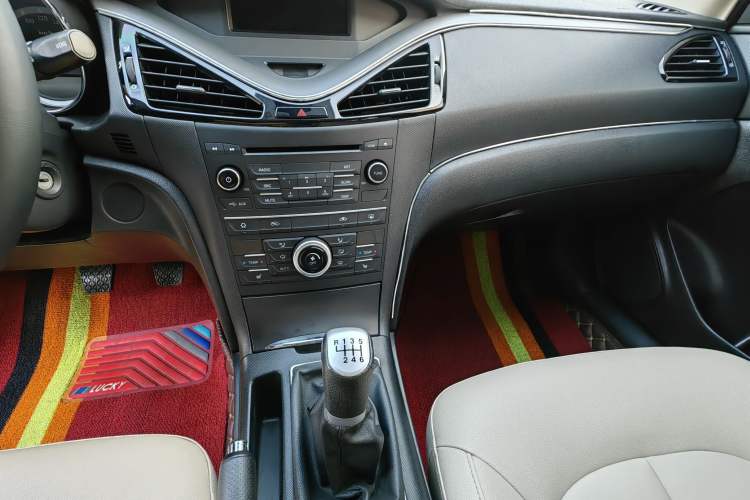 Used Bestune B70 2016 2.0L manual luxury edition Audio And AC Panel