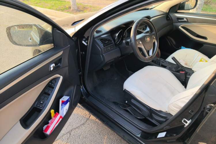 Used Bestune B70 2016 2.0L Automatic 10th Anniversary Edition Driver Seat