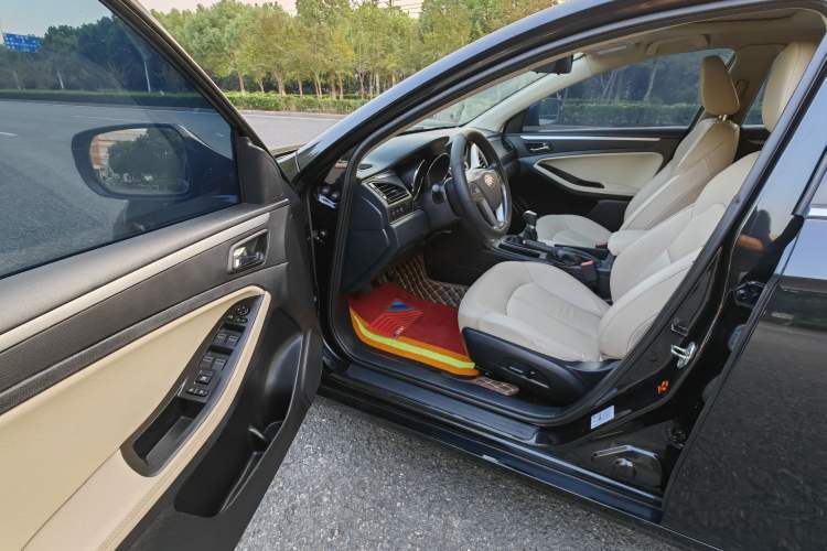 Used Bestune B70 2016 2.0L manual luxury edition Driver Seat