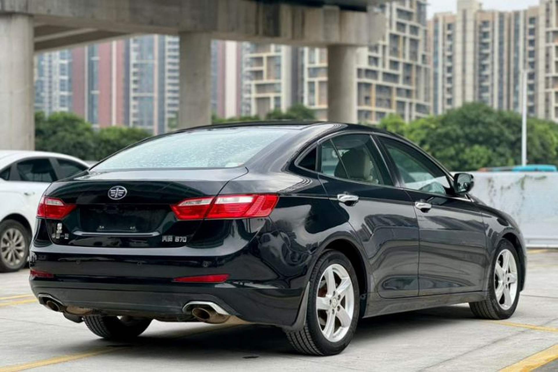 Used Bestune B70 2016 2.0L Automatic Luxury Model Exterior 3