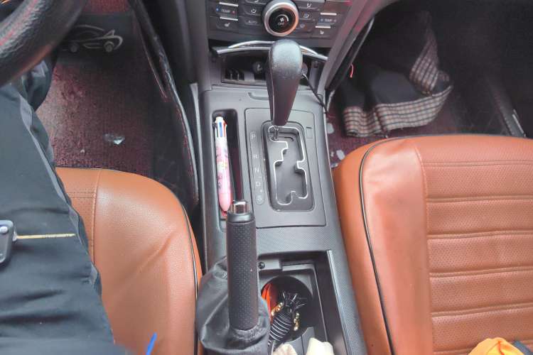 Used Bestune B70 2016 2.0L Automatic Luxury Model Gear Lever