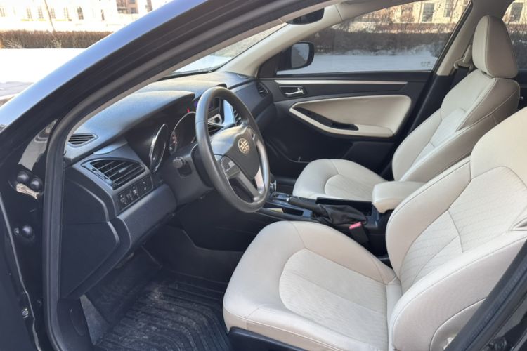 Used Bestune B70 2016 2.0L automatic Comfort trim level Interior 6