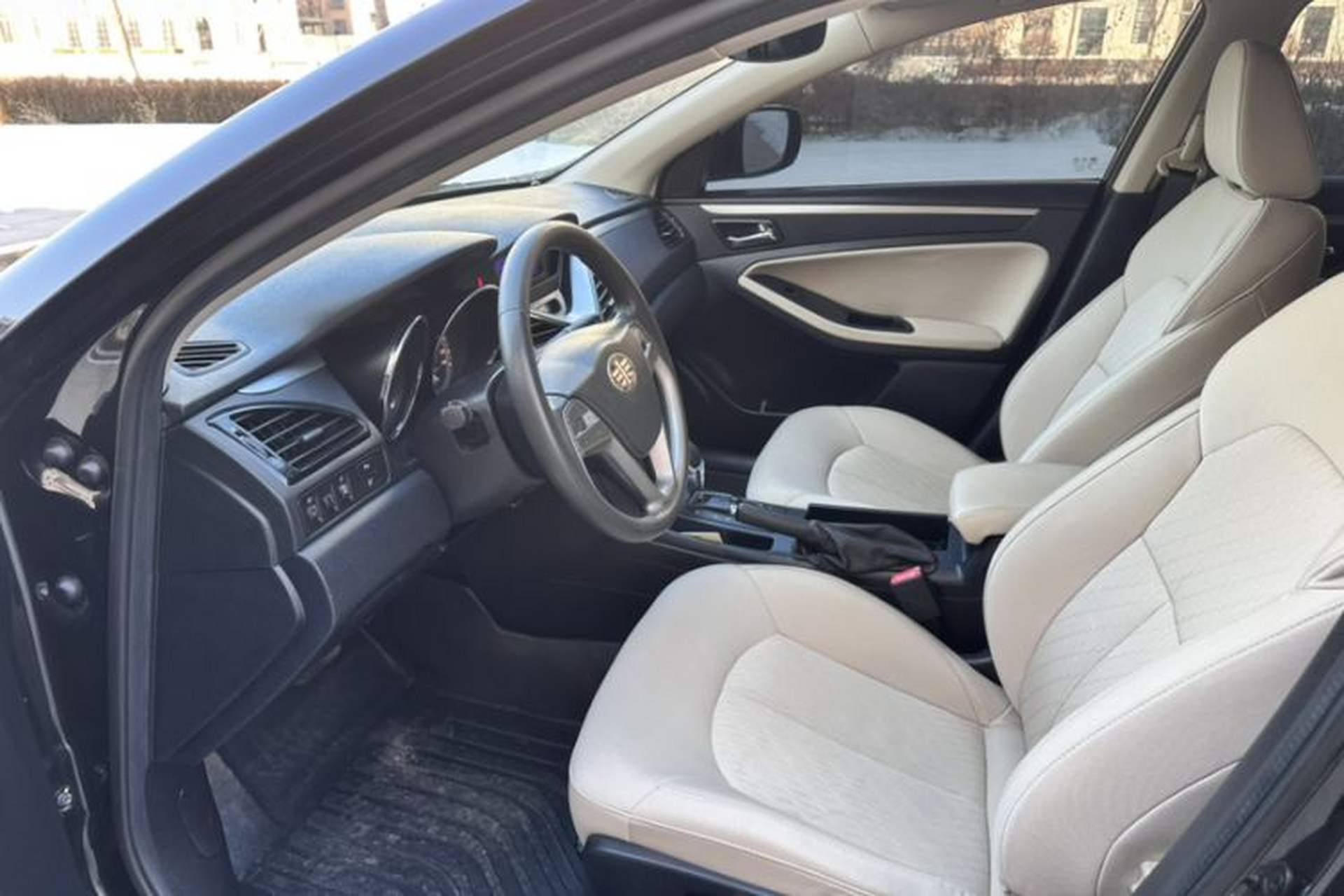 Used Bestune B70 2016 2.0L automatic Comfort trim level Interior 6