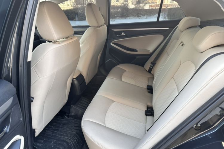 Used Bestune B70 2016 2.0L automatic Comfort trim level Interior 7