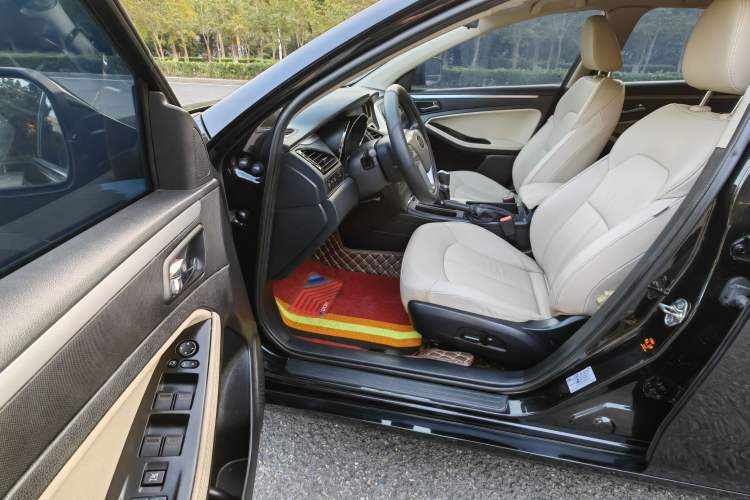 Used Bestune B70 2016 2.0L manual luxury edition Left Front Seat