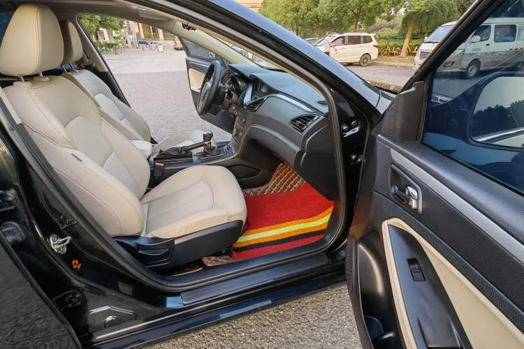 Used Bestune B70 2016 2.0L manual luxury edition Right Front Seat