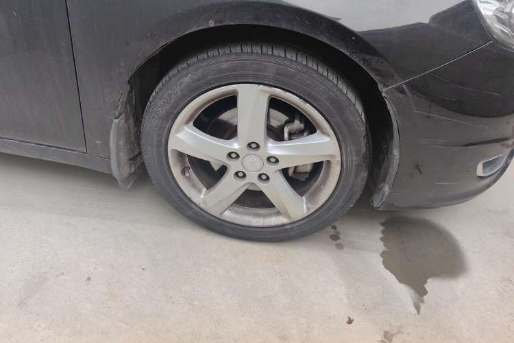 Used Bestune B70 2016 2.0L Automatic Luxury Model Right Front Wheel Hub