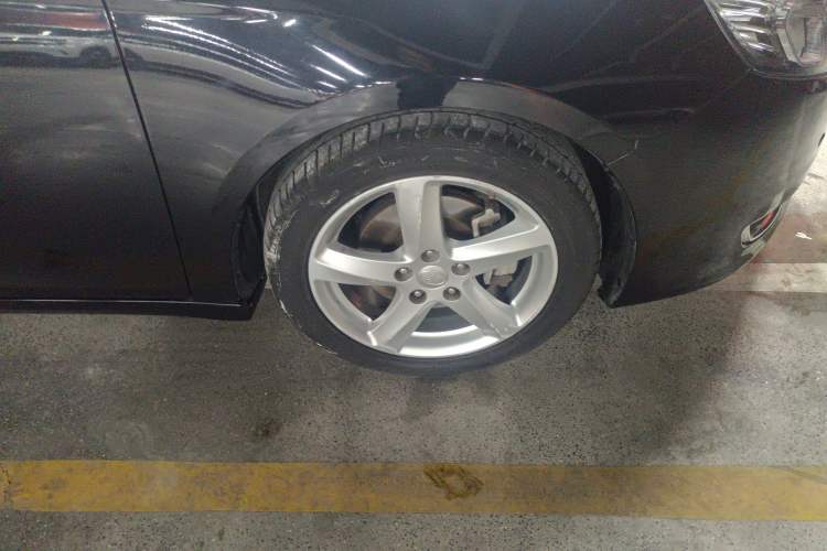 Used Bestune B70 2016 2.0L manual luxury edition Right Front Wheel Hub