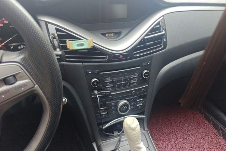 Used Bestune B70 2016 2.0L Automatic Luxury Model Audio And AC Panel