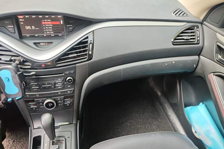 Used Bestune B70 2016 2.0L Automatic Premium Edition Audio And AC Panel